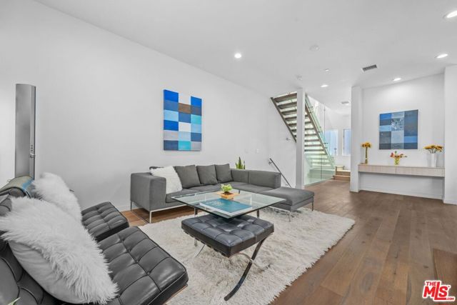 3623 1/2 S Centinela Avenue, Los Angeles CA: https://media.crmls.org/mediaz/ab8ea837-4c9f-4845-a11a-1eafded0eee2.jpg