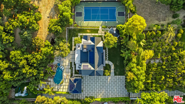 18762 Wells Drive, Tarzana CA: https://media.crmls.org/mediaz/ab8eeb6a-52e0-470b-9e0b-ce09b780b567.jpg