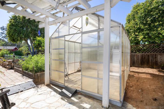 16334 Woodson View Rd, Poway CA: https://media.crmls.org/mediaz/ab8f1d3e-eec0-41c9-9592-e3ecf8e5a003.jpg