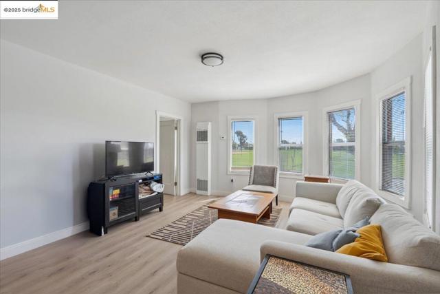 2717 Mabel St, Berkeley CA: https://media.crmls.org/mediaz/ab8f86cc-fcd2-4538-b5c9-aa79ef543ec2.jpg