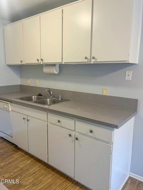 Detail Gallery Image 5 of 12 For 951 Warwick Ave #E4,  Thousand Oaks,  CA 91360 - 2 Beds | 1 Baths