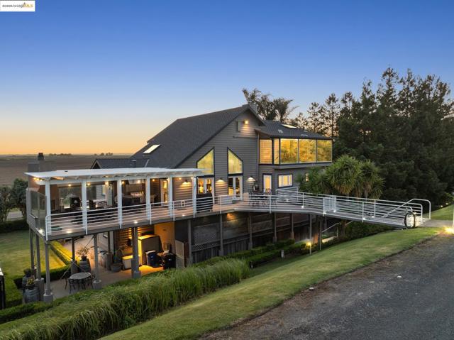 17035 TERMINOUS RD, Isleton CA: https://media.crmls.org/mediaz/ab900eea-6d88-491f-9c8e-6f97a7b1e2ba.jpg