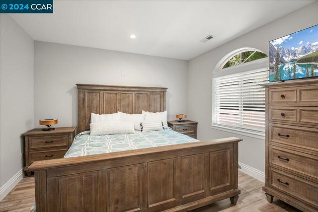 Image 30 of 59 For 4992 Fraga Rd