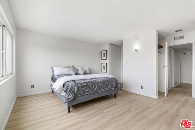 4553 Don Ricardo Drive, Los Angeles CA: https://media.crmls.org/mediaz/ab91afbb-ab90-48fc-88c6-878d29aab4b7.jpg
