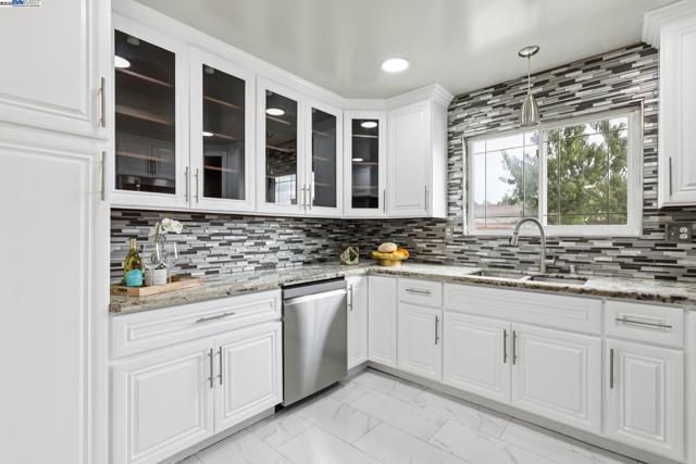 28399 Cubberley Ct, Hayward CA: https://media.crmls.org/mediaz/ab91d865-dc6b-43e1-aa9b-3ad9fc2b2235.jpg
