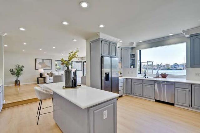 998 Flying Fish Street, Foster City CA: https://media.crmls.org/mediaz/ab91e193-1667-4942-9b78-dc499de32467.jpg
