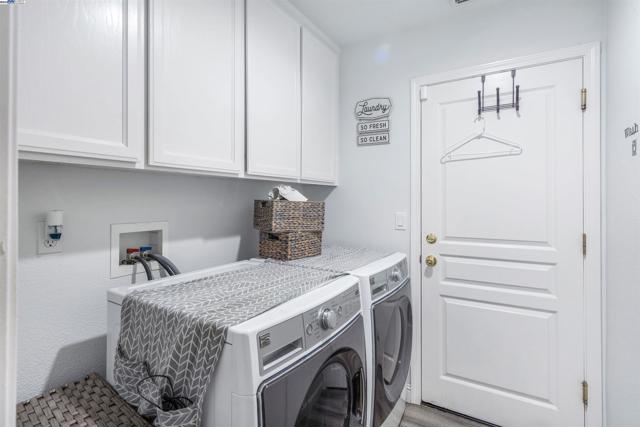 715 Bobcat Ln, Manteca CA: https://media.crmls.org/mediaz/ab91fee5-1ba2-4cfa-b048-412dd8d4b053.jpg