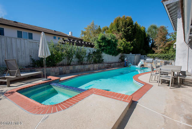 1453 Cheswick Place, Westlake Village CA: https://media.crmls.org/mediaz/ab922282-8297-4403-8e7e-10c2dd4c27cb.jpg
