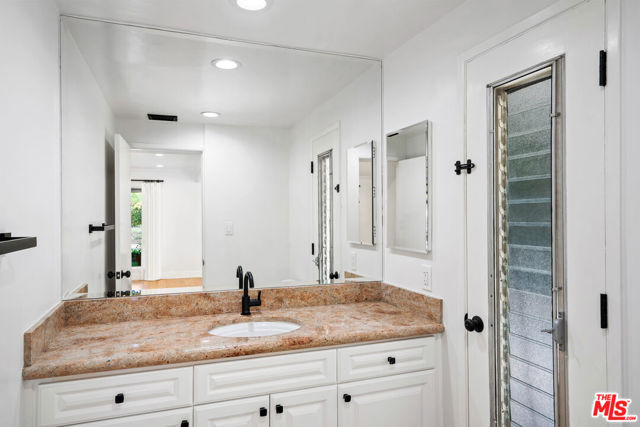 22619 Town Crier Road, Calabasas CA: https://media.crmls.org/mediaz/ab924de8-ca6c-418a-8459-1c14db75e6fc.jpg