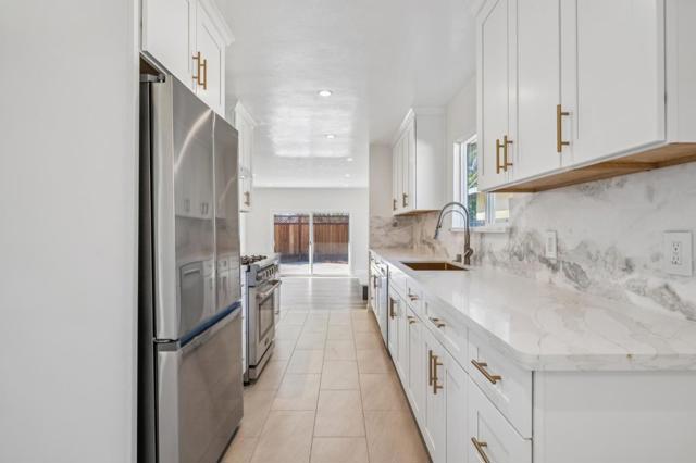 700 Gull Avenue, Foster City CA: https://media.crmls.org/mediaz/ab92801d-416c-4101-9efa-431fe175b1b5.jpg