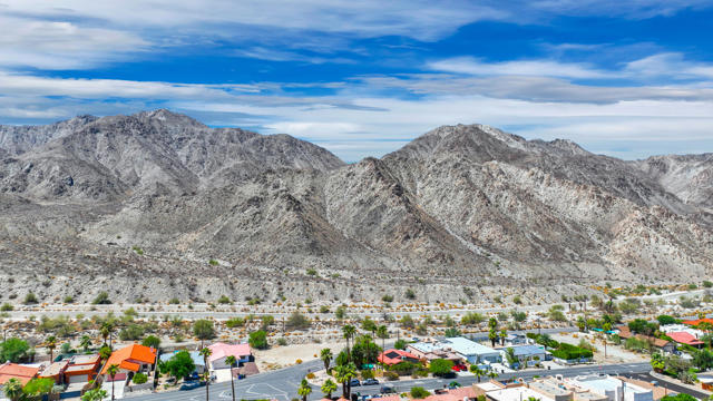 54677 Avenida Diaz, La Quinta CA: https://media.crmls.org/mediaz/ab928464-efeb-41cc-9bf3-db16d63f1cd5.jpg