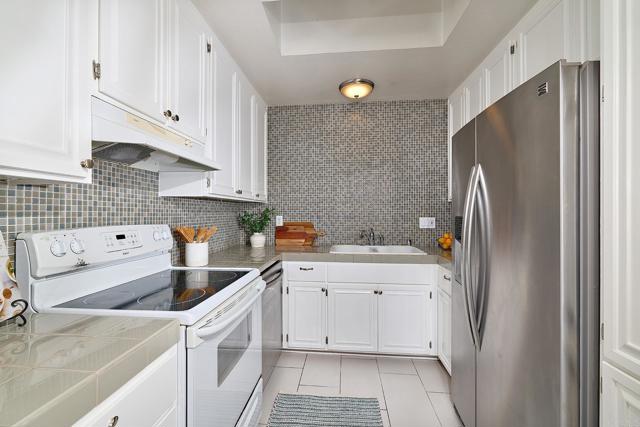 Detail Gallery Image 8 of 23 For 1234 Caminito Septimo, Cardiff By The Sea,  CA 92007 - 2 Beds | 2 Baths