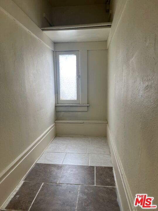 2216 W Jefferson Boulevard, Los Angeles CA: https://media.crmls.org/mediaz/ab92fd56-088a-4f21-8eb0-5a56f195ded2.jpg