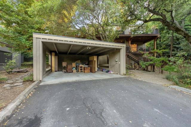 21 Valley Oak Street, Portola Valley CA: https://media.crmls.org/mediaz/ab93dc1f-abbb-4566-86fc-f15d12c85003.jpg