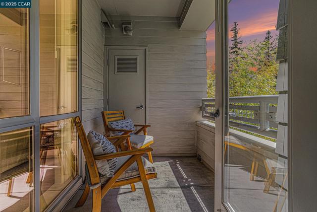 1655 N California Blvd, Walnut Creek CA: https://media.crmls.org/mediaz/ab944693-856b-46ed-8f74-ce941eac1d77.jpg