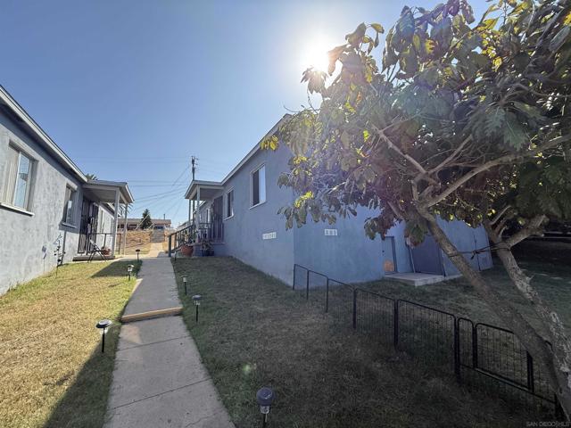 2722 2724 B Avenue, National City CA: https://media.crmls.org/mediaz/ab94d381-e6bf-4050-ab42-d8168b63f653.jpg