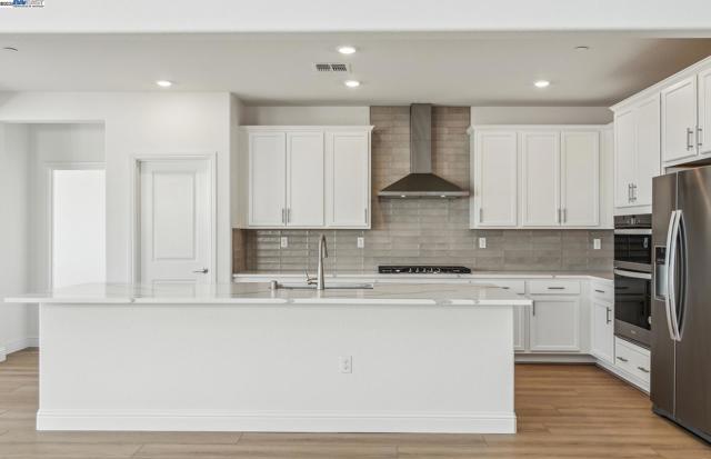 1062 Bradbury Dr, Discovery Bay CA: https://media.crmls.org/mediaz/ab94f995-aaf7-44f7-8b0d-d9e34708b4ce.jpg