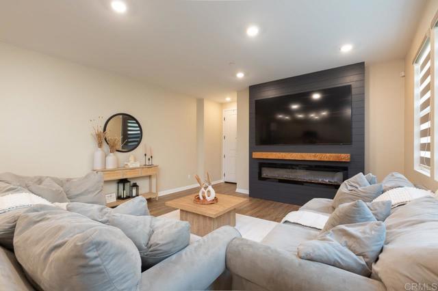 Detail Gallery Image 4 of 27 For 2222 Trevi Cir, Chula Vista,  CA 91913 - 4 Beds | 3 Baths