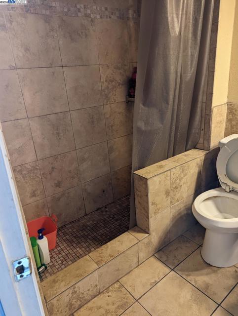 208 Appian Way, Union City CA: https://media.crmls.org/mediaz/ab958a16-b6da-47bc-a4f1-66154275764b.jpg