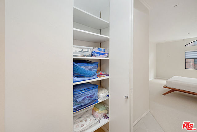 200 N Swall Drive, Beverly Hills CA: https://media.crmls.org/mediaz/ab95aaa1-1f7d-42c6-a63e-cbcc607d84cf.jpg