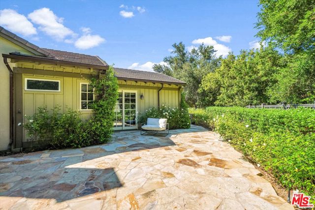 29734 Mulholland Highway, Agoura Hills CA: https://media.crmls.org/mediaz/ab95f626-c0ca-4972-acfb-0346219b9547.jpg