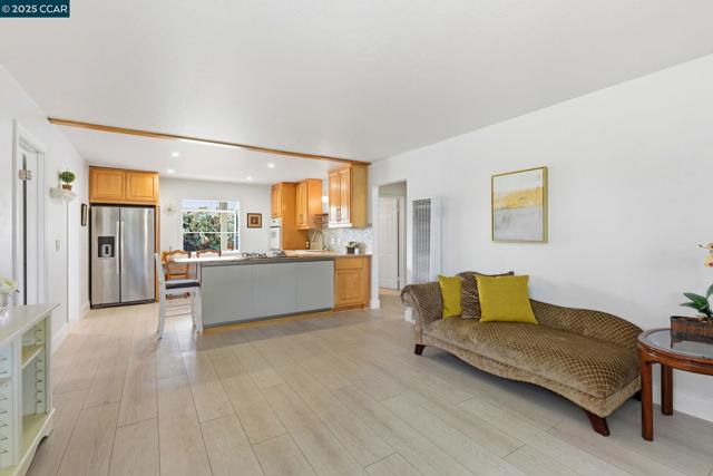 4108 Irene Dr, Martinez CA: https://media.crmls.org/mediaz/ab9617c8-87c8-4f03-bd9e-b8f8129eeffd.jpg