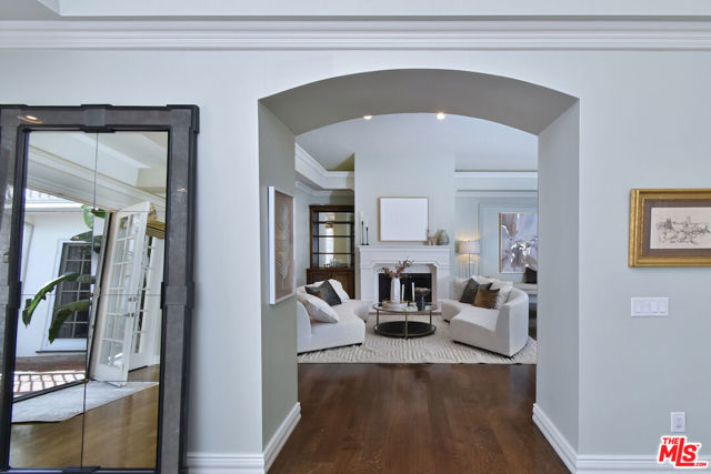 4177 KESTER Avenue, Sherman Oaks CA: https://media.crmls.org/mediaz/ab961f33-07fb-4c88-8c67-8e12a7990978.jpg