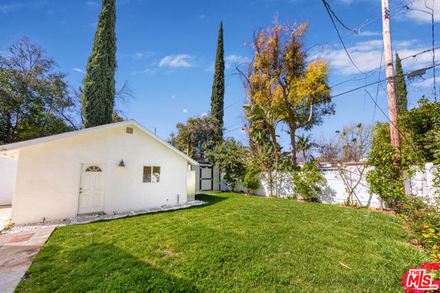 4503 Vesper, Sherman Oaks CA: https://media.crmls.org/mediaz/ab96f3b8-4639-415a-9662-fdb48dc78979.jpg