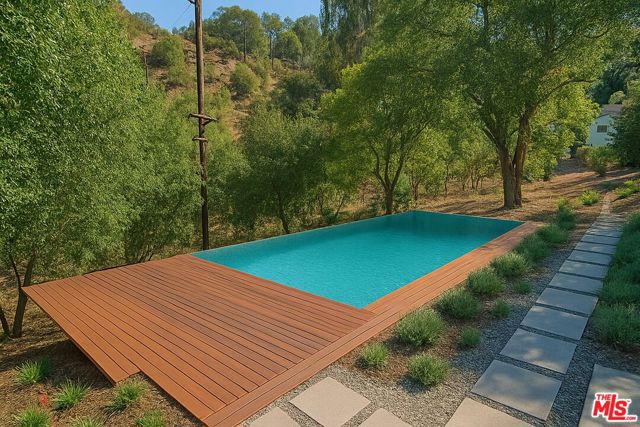 7209 Sunnydip Trail, Los Angeles CA: https://media.crmls.org/mediaz/ab979548-655d-44fa-a34d-1b74526f434d.jpg