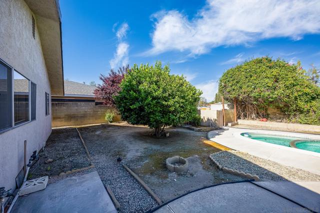 26463 Hamre Pl, Hemet CA: https://media.crmls.org/mediaz/ab97cb0b-c917-42f5-9546-6966011012c9.jpg