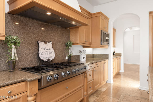 13290 Red Bird Court, Moorpark CA: https://media.crmls.org/mediaz/ab980d06-3957-4a83-86da-0f09f9817e92.jpg