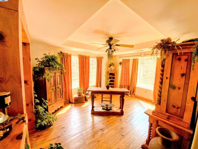 31733 Lake Meadow Rd, Acton CA: https://media.crmls.org/mediaz/ab981058-655e-462e-ace3-8cb6a417d1c5.jpg