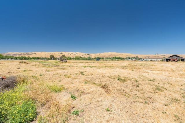 7327 Lovers Lane, Hollister CA: https://media.crmls.org/mediaz/ab988f37-aa9e-4586-8e69-f06473094b95.jpg