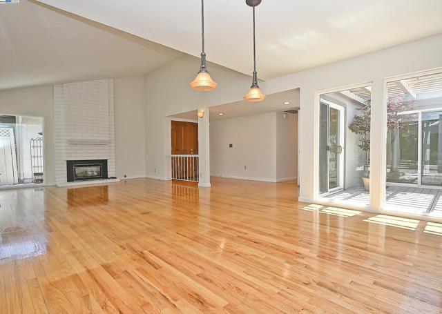 727 Paradise Valley Ct, Danville CA: https://media.crmls.org/mediaz/ab993a7c-1153-4391-89e3-9b81f9b2954c.jpg