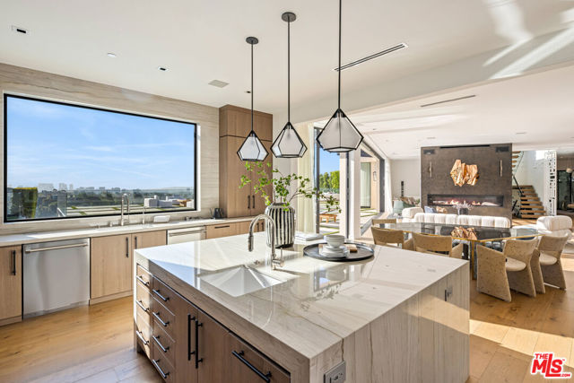 Image 5 of 19 For 816 Glenmere Way