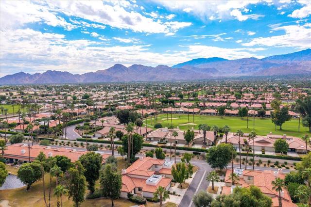 204 Lakecrest Lane, Palm Desert CA: https://media.crmls.org/mediaz/ab9acff0-88da-4ace-89d8-78acce08d899.jpg