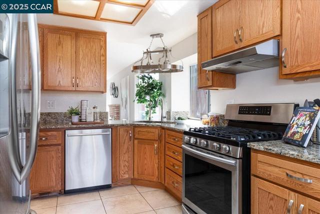 109 Cardoza, Hercules CA: https://media.crmls.org/mediaz/ab9af93b-9b16-43c5-978c-1bb32aeef1e6.jpg