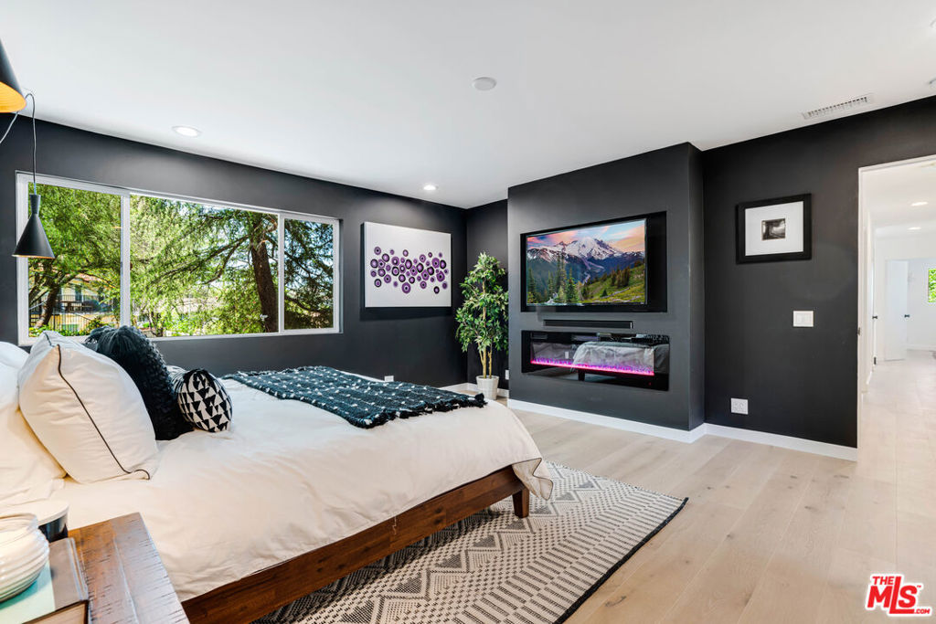 6050 Sadring Avenue, Woodland Hills, CA 91367