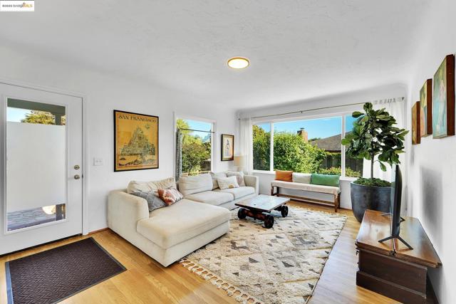 725 Trevethan Ave, Santa Cruz CA: https://media.crmls.org/mediaz/ab9b5bc0-d274-488c-8b95-ea9e3d945ea3.jpg