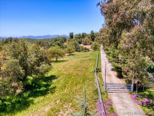 24903 Oakana Rd, Ramona CA: https://media.crmls.org/mediaz/ab9b72e5-af4b-4b87-8aa6-463357842879.jpg