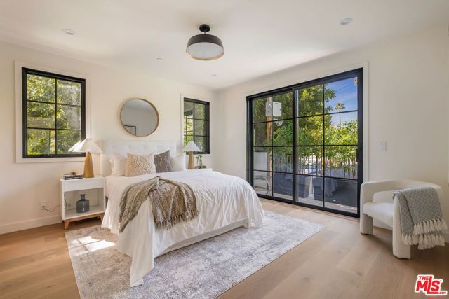 3935 Rhodes Avenue, Studio City CA: https://media.crmls.org/mediaz/ab9c769a-9fbe-41fc-9899-cc739142fa19.jpg