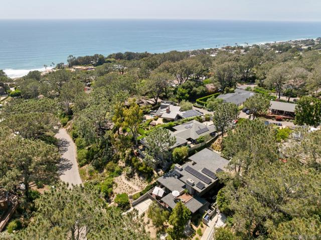 404 Pine Needles, Del Mar CA: https://media.crmls.org/mediaz/ab9e51d9-e18a-44a4-a47b-29f5941f8565.jpg