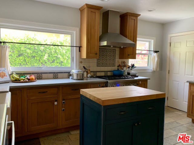 2905 Somerset Drive, Los Angeles CA: https://media.crmls.org/mediaz/ab9e7abe-c97c-44b4-bc71-d5546883eeff.jpg
