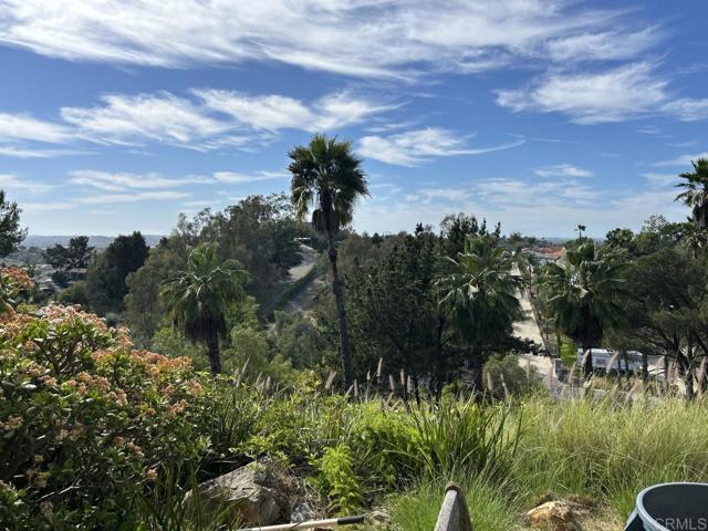 Detail Gallery Image 12 of 16 For 1330 Sugarbush Dr, Vista,  CA 92084 - 4 Beds | 3 Baths