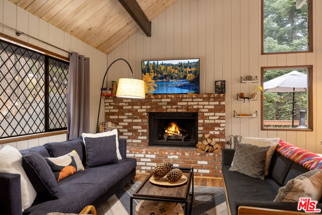 26645 Lake Forest Drive, Twin Peaks CA: https://media.crmls.org/mediaz/ab9f65ea-a5c2-4de6-a3ff-ed2a64386416.jpg