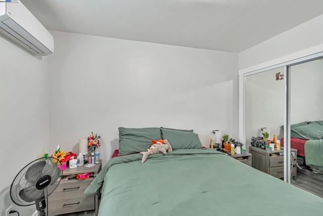5444 Bancroft, Oakland CA: https://media.crmls.org/mediaz/ab9f8815-52db-48a9-8b83-ad97844fa59c.jpg