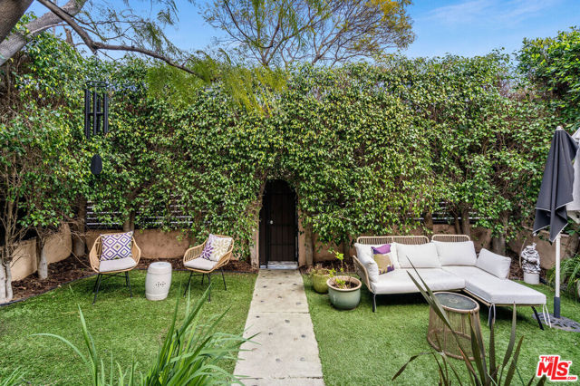 837 Westmount Drive, West Hollywood CA: https://media.crmls.org/mediaz/ab9fcd9d-2f49-4faf-802c-6299ad001181.jpg