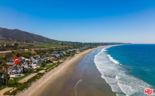 31272 Broad Beach Road, Malibu CA: https://media.crmls.org/mediaz/ab9fd034-30af-40e1-9c30-788463273975.jpg