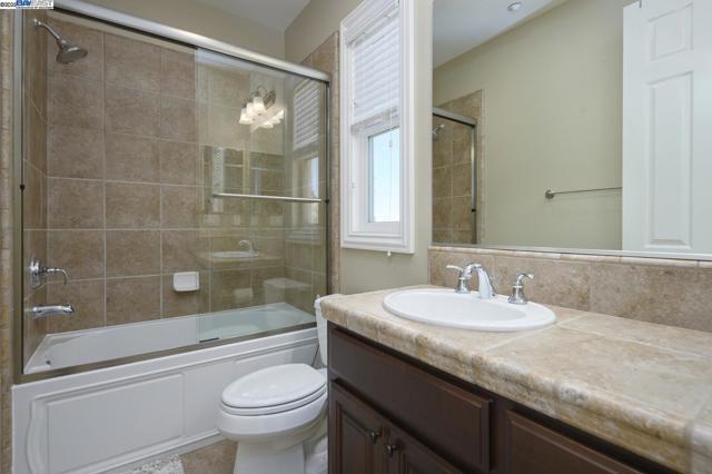 3272 Ashbourne Cir, San Ramon CA: https://media.crmls.org/mediaz/ab9febc0-4beb-4bf3-b6e2-47e92eafebf6.jpg