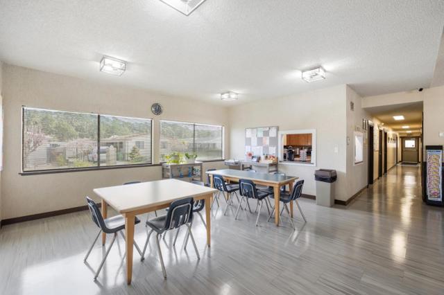 7 Seashell Circle, Half Moon Bay CA: https://media.crmls.org/mediaz/aba00baf-720e-416c-a7ef-c1c3ef0439f0.jpg